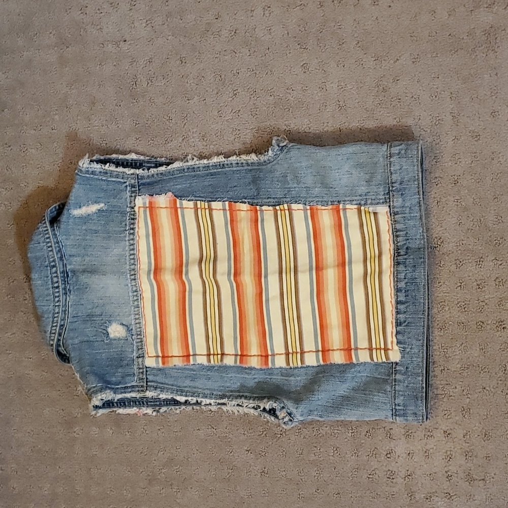 Custom patch denim vest - Picture 4 of 12